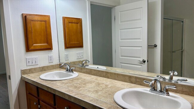 Building Photo - 3047 Ridge View Pl