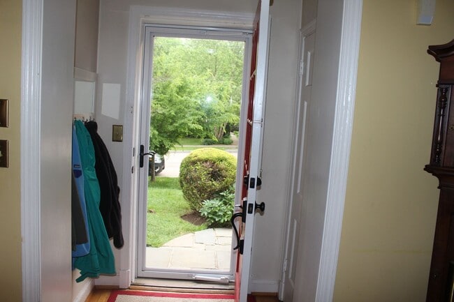 Building Photo - "Coming Soon" NW DC locale...3 level - 2/2.5 w/ off street parking  - 17 months only -