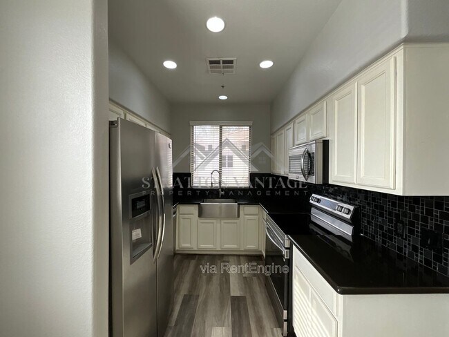 Building Photo - 1445 E Broadway Rd