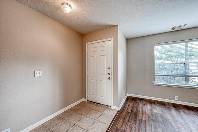 Building Photo - 11918 Solon Springs Dr