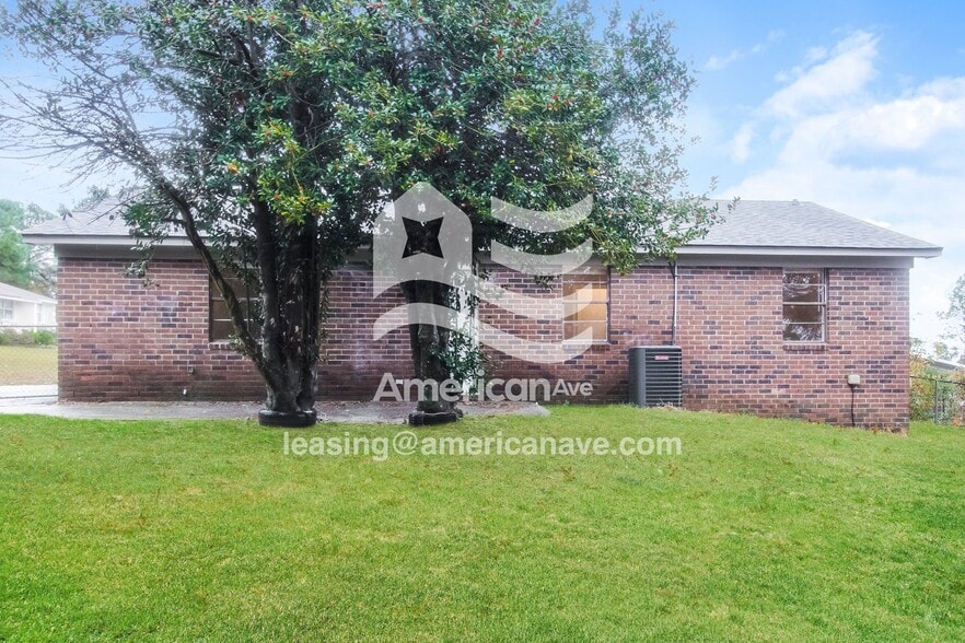 Building Photo - 3403 Blackstone St