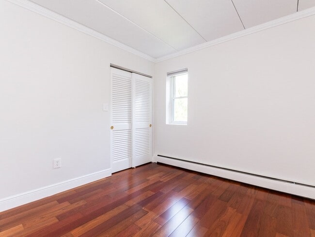 Building Photo - 28 Lee St