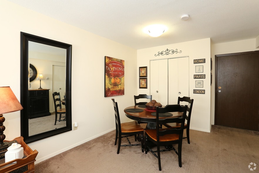1 BD, 1 BA (624sqft) - Dining Room - Montcalm Heights Apartments