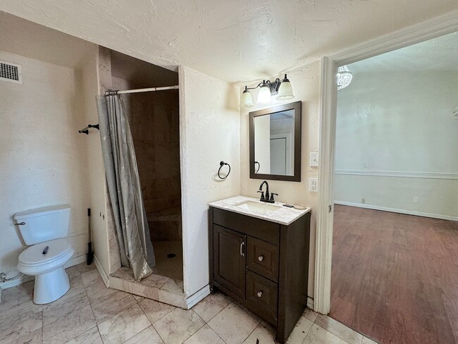 Building Photo - West El Paso/Canutillo 6bed/4bath refrig A/C Home!