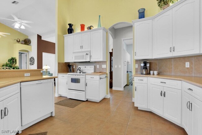Building Photo - 3335 SW 25th Ct