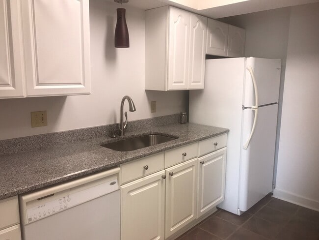 Building Photo - 315 N Spruce St