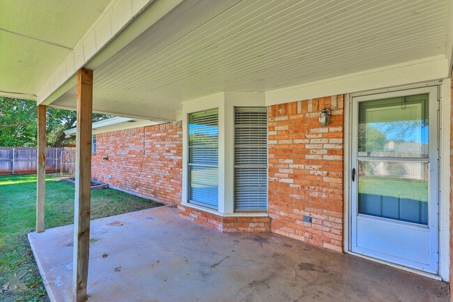 Building Photo - Complete RENOVATION only a few years ago!  Large bedrooms!