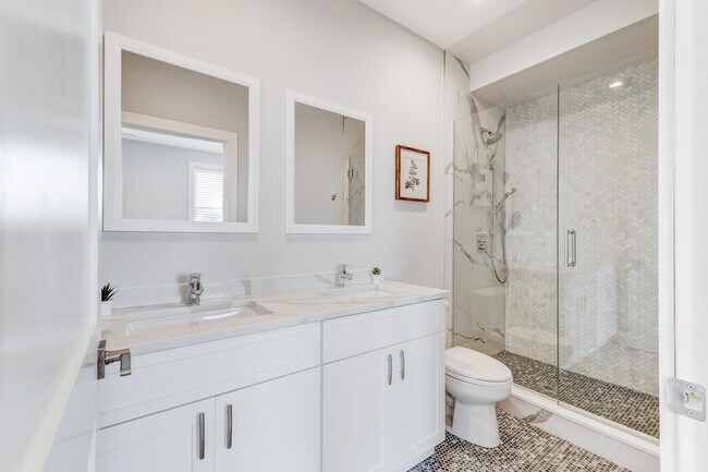 Building Photo - 1011 Bennington St