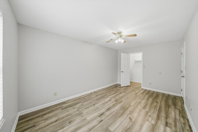 Building Photo - 804 Valerie Ln