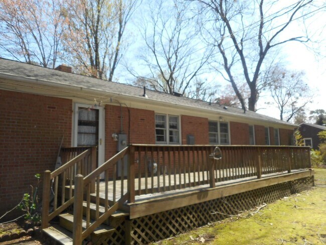 Building Photo - 4 Fairway Ln