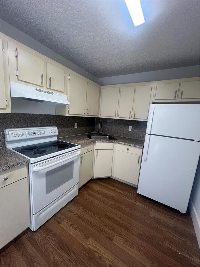 Primary Photo - 6141 W 22nd Ct