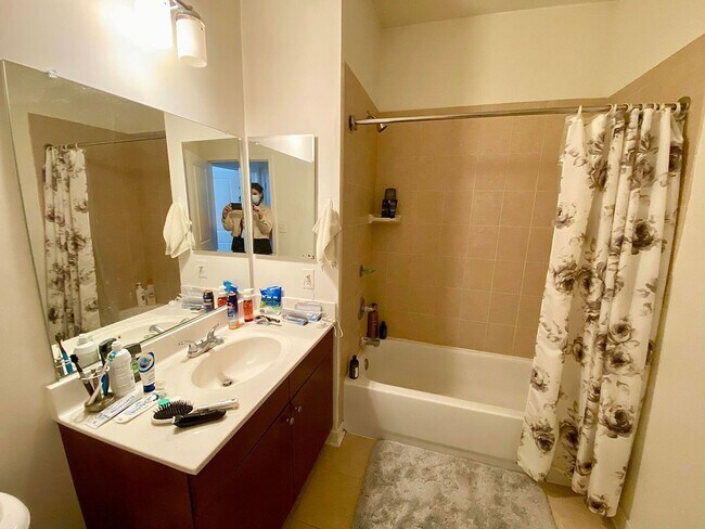 Building Photo - Charming 2 Bed/2 Bath Condo in Heart of Charles Village, Baltimore, MD!