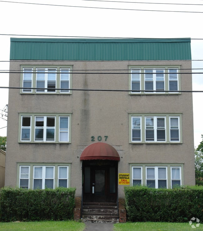 Building Photo - 207 Main St