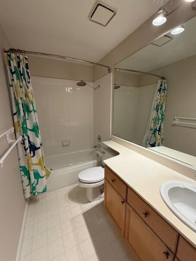 Building Photo - Nice Pleasanton home with great location