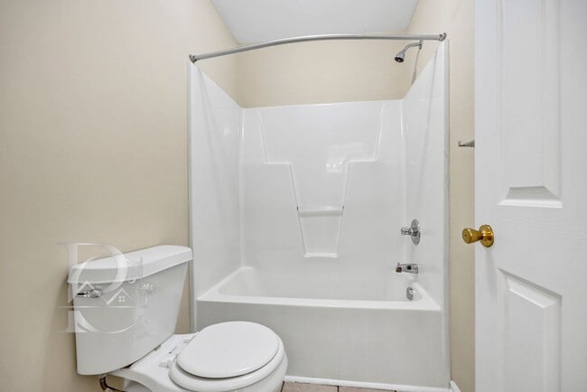 Building Photo - ONE STORY LIVING - MINUTES FROM EVERYTHING