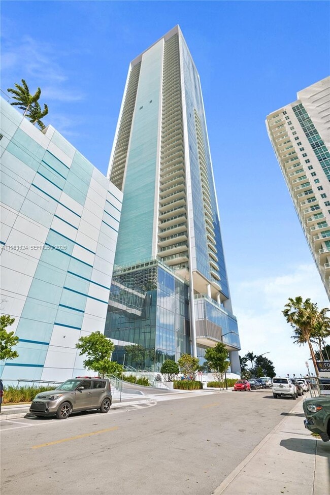 Building Photo - 700 NE 26th Terrace