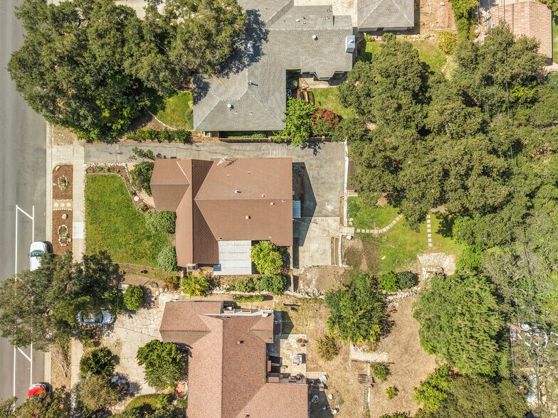 Building Photo - 2151 N Altadena Dr