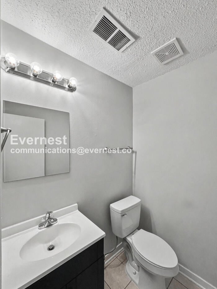 Building Photo - 10731 Chateau Dr