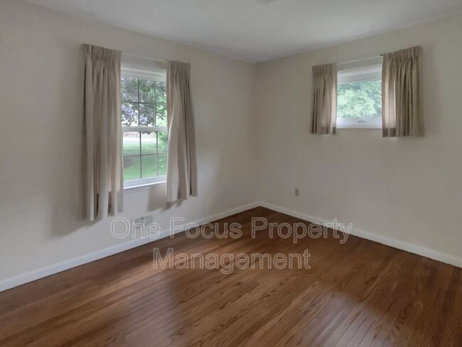 Building Photo - 1127 Louisa St