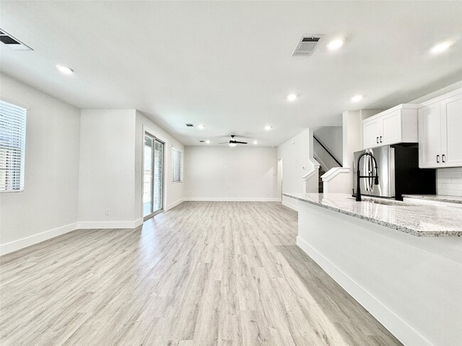 Building Photo - 8509 Shoreham