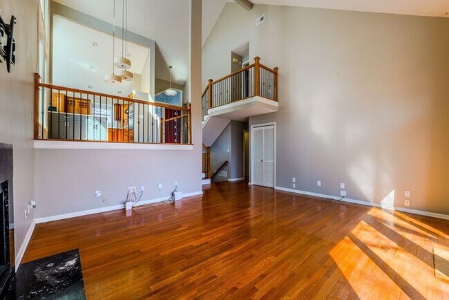 Building Photo - 4518 Club House Dr