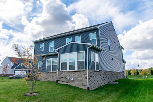 Building Photo - 717 Risdon Trail S