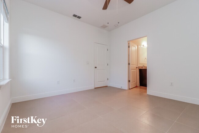 Building Photo - 353 Hibiscus Dr