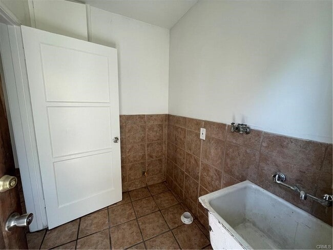 Building Photo - 2408 Fashion Ave