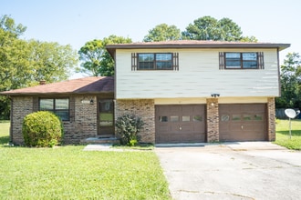 Building Photo - 4040 Knollbrook Dr NW