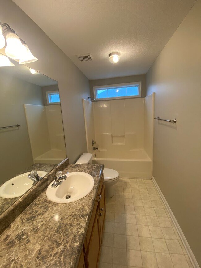 Building Photo - 204 Wembley Dr