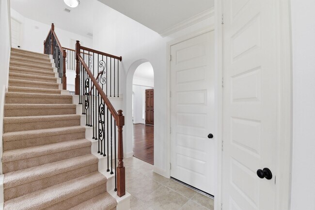 Building Photo - 6010 Green Meadows Ln