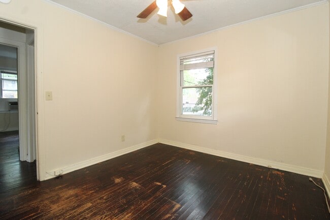 Building Photo - 613 Reagan St
