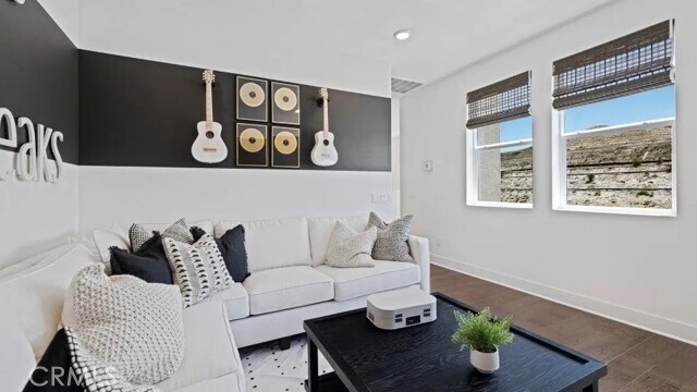 Building Photo - 27213 Tamarack Ln