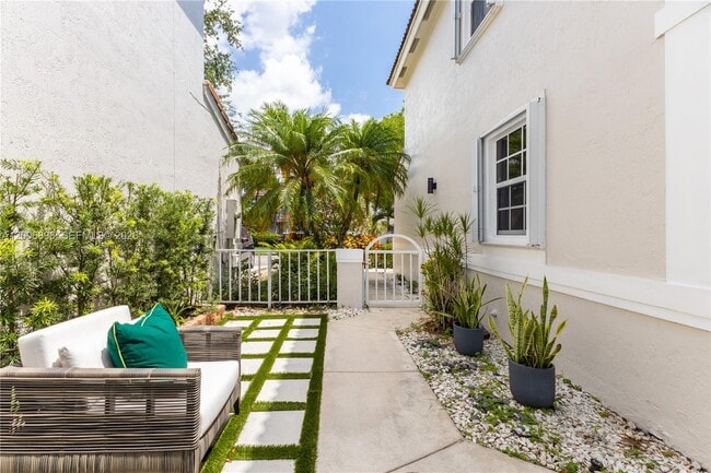 Building Photo - 14972 SW 50th Ct