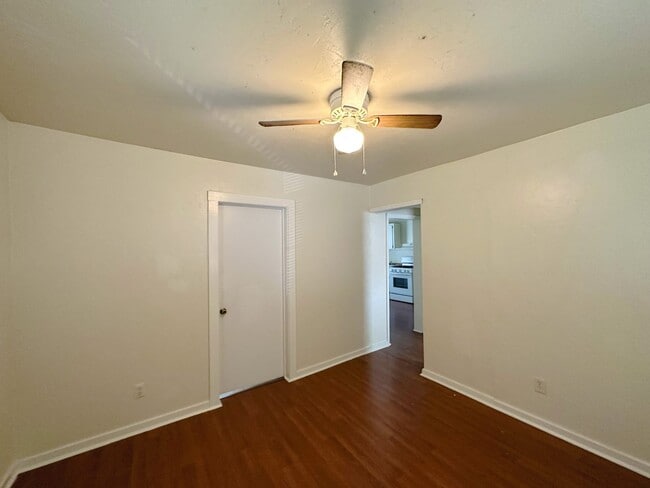 Building Photo - Cozy 2 Bedroom, 1 Bathroom House