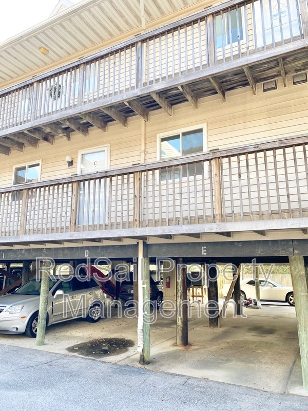 Building Photo - 839 Little Bay Ave