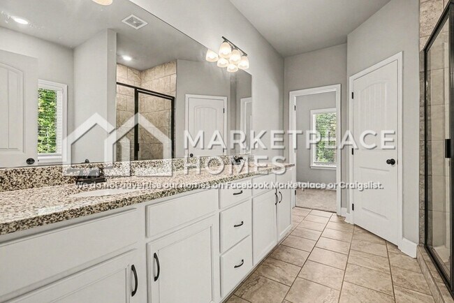 Building Photo - 110 Hawthorn Ln