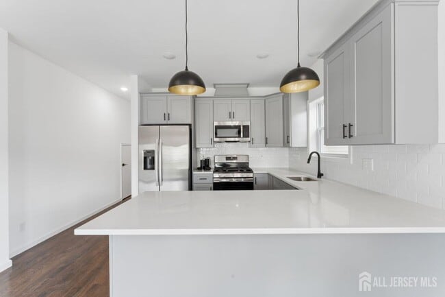 Building Photo - 910 Bergen St