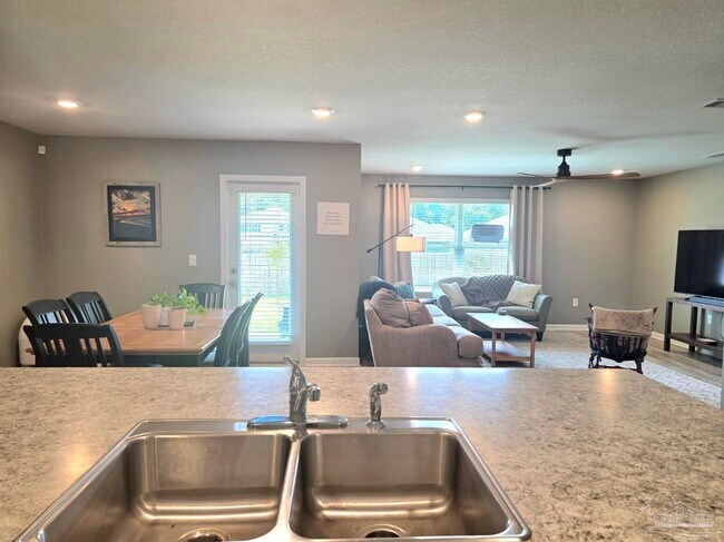 Building Photo - 4375 White Cedar Ct