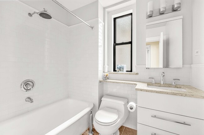 Building Photo - 320 W 89th St