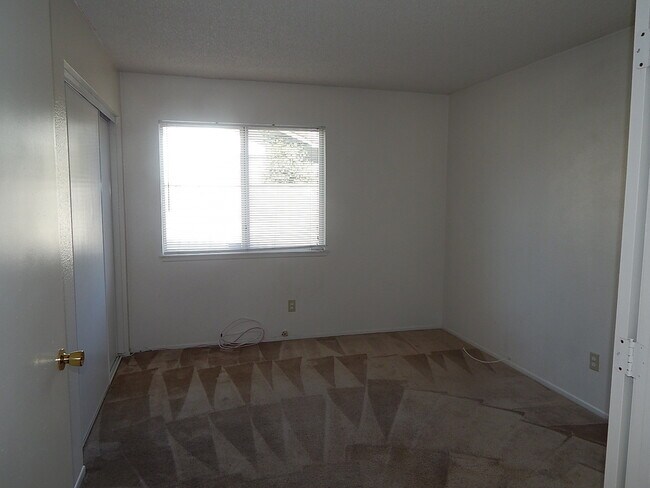 Building Photo - 20410 Mesa Oak Dr