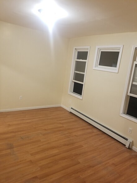 Building Photo - 496 21st St