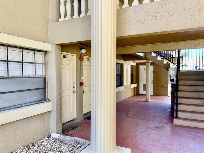 Building Photo - 2624 Riverside Dr
