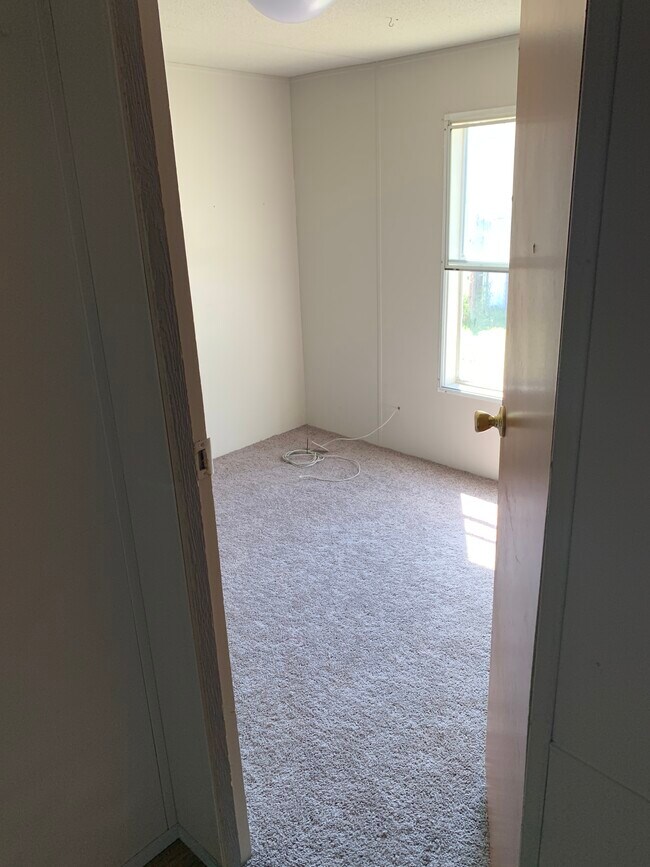 Building Photo - 225 Dahlia St
