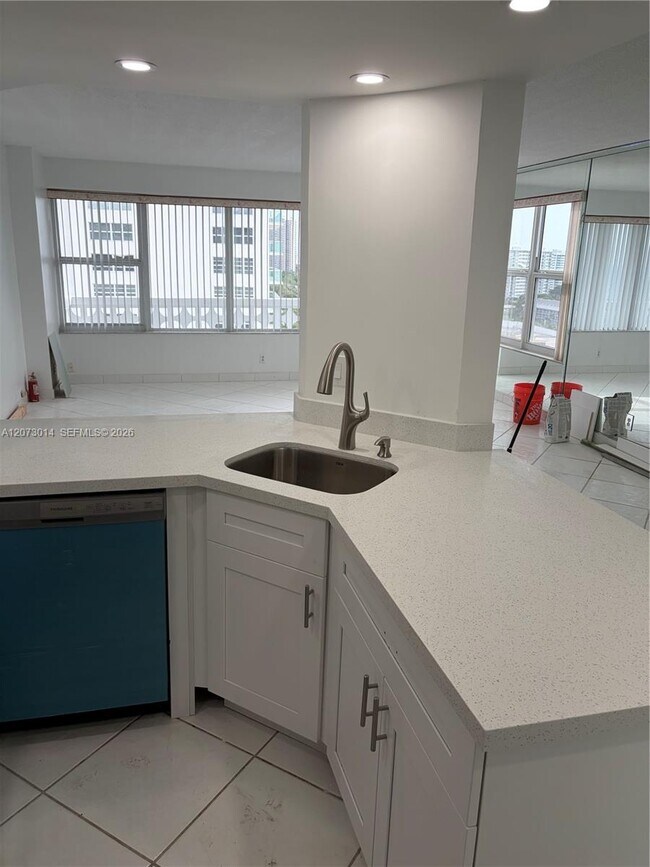 Building Photo - 4010 Galt Ocean Dr