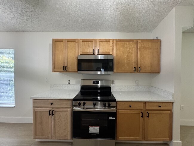 Building Photo - 964 Vanderbilt Dr