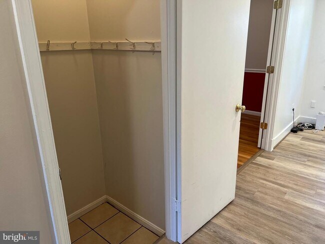 Building Photo - 9502 Tregaron Pl