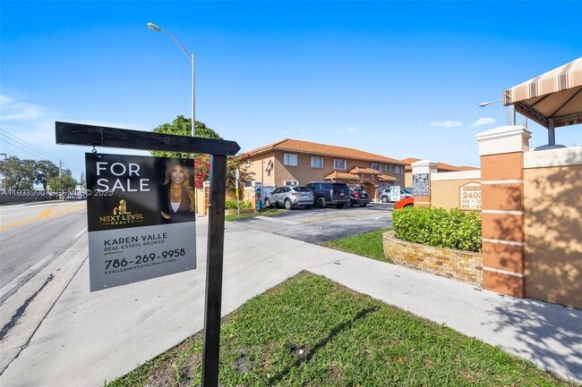 Building Photo - 2425 W 76th St