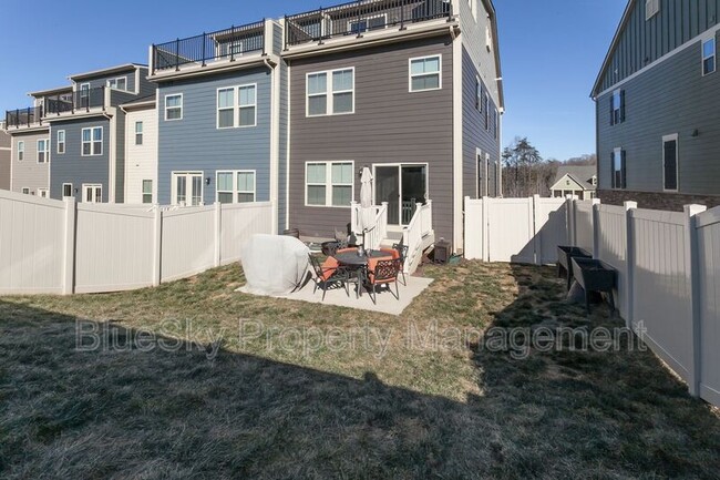 Building Photo - 822 Oval Park Ln