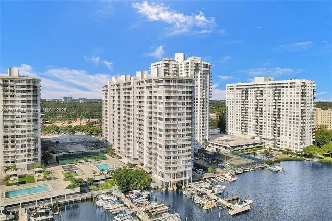 Building Photo - 18051 Biscayne Blvd